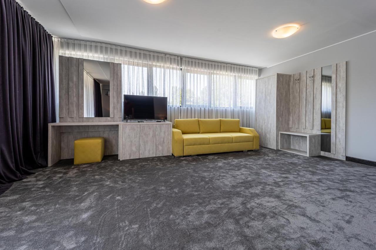 Hotel Caesar 2 Kurdzhali Bagian luar foto