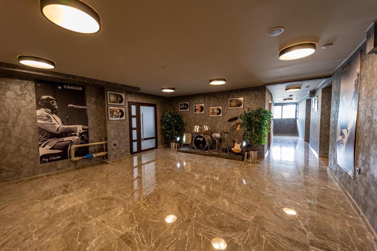 Hotel Caesar 2 Kurdzhali Bagian luar foto