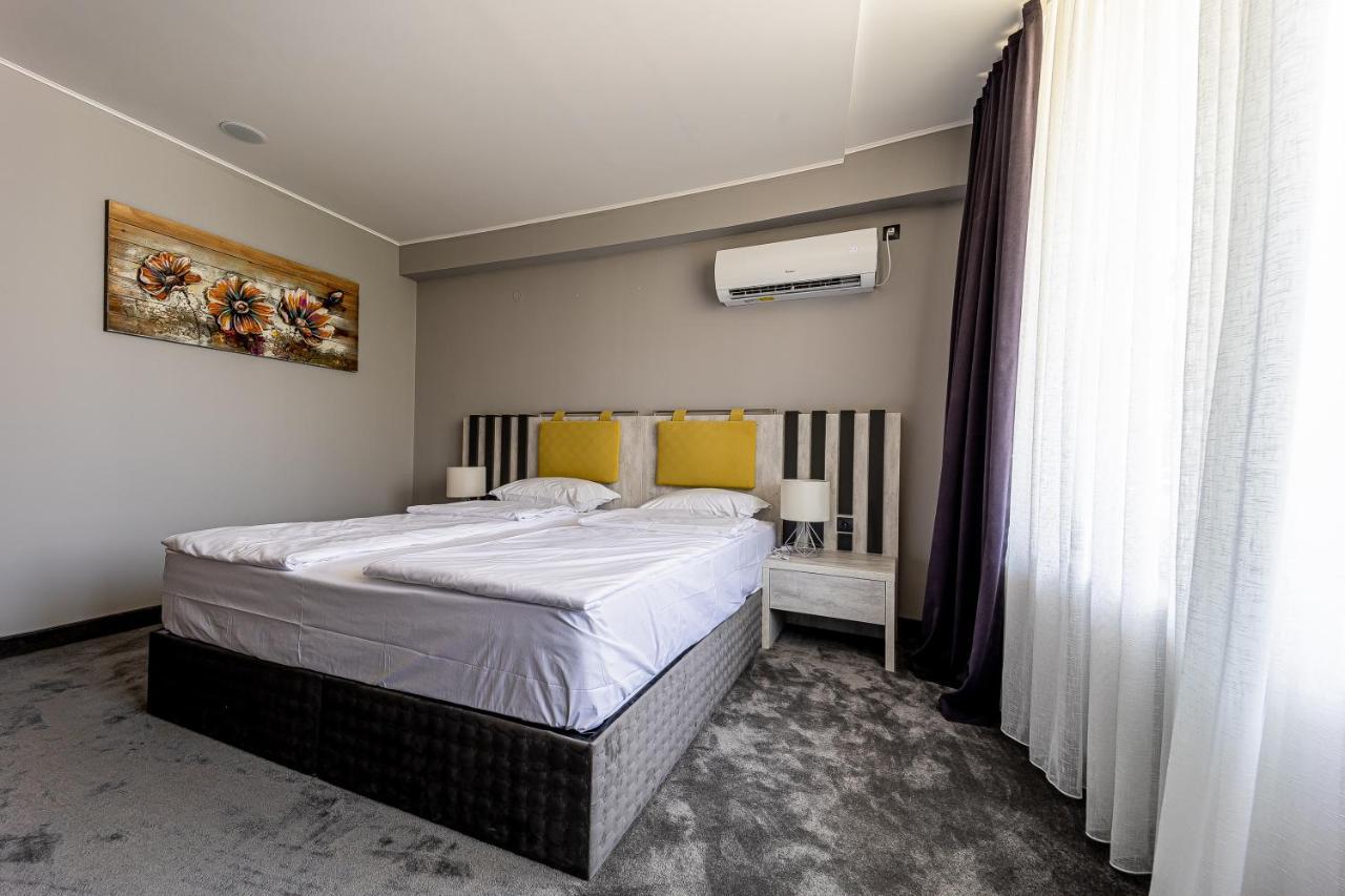 Hotel Caesar 2 Kurdzhali Bagian luar foto