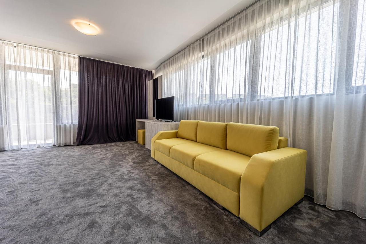 Hotel Caesar 2 Kurdzhali Bagian luar foto