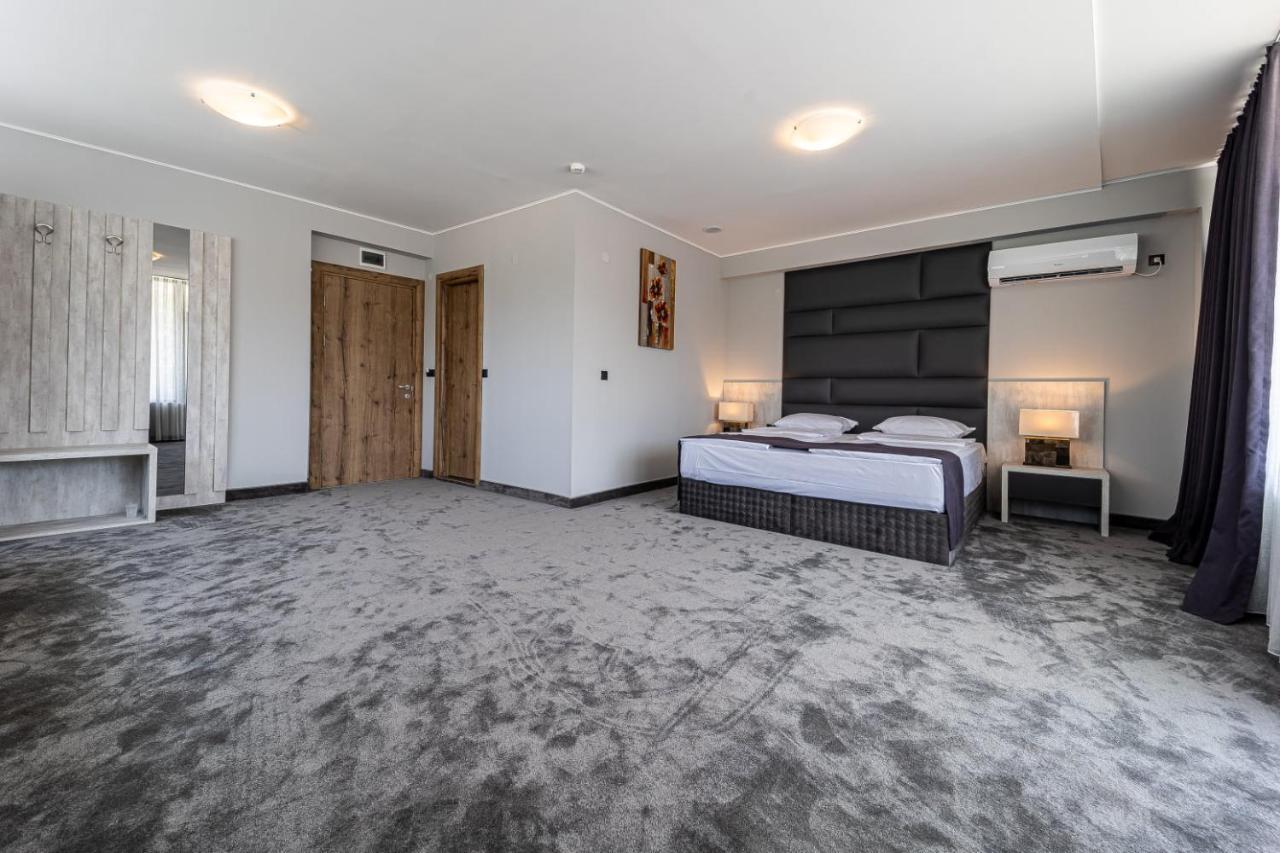 Hotel Caesar 2 Kurdzhali Bagian luar foto