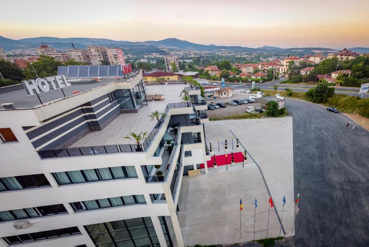 Hotel Caesar 2 Kurdzhali Bagian luar foto